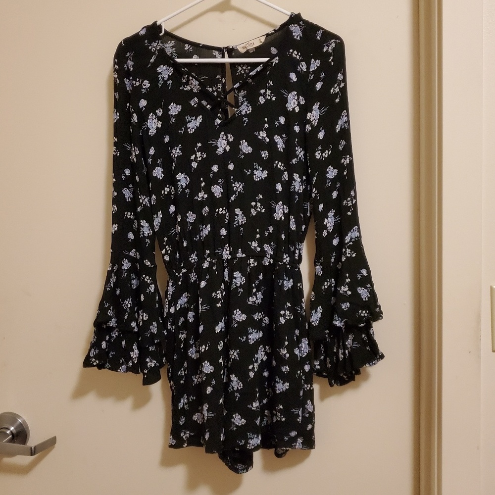 Hollister bell sleeves romber